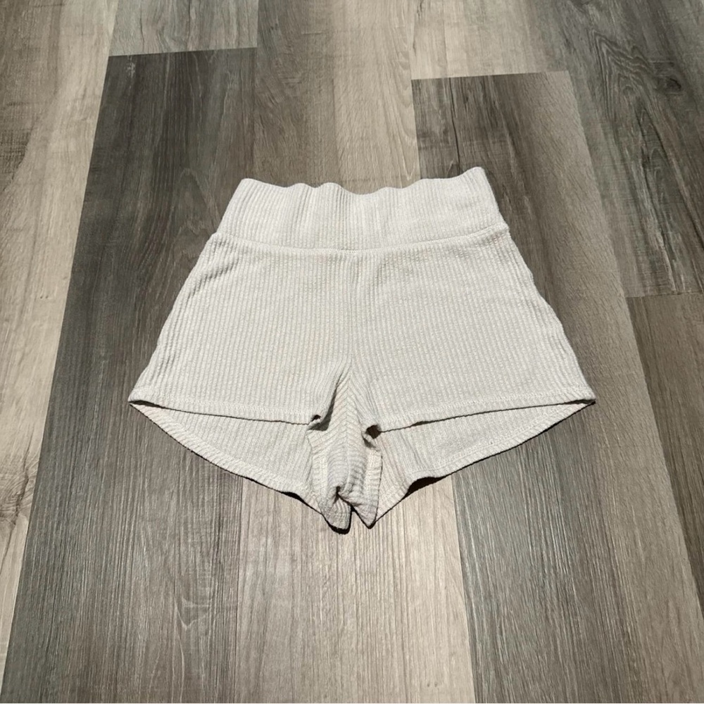 Abercrombie & Fitch High-Waisted Cream Shorts